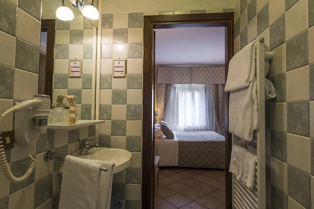 Bauernhof Il Melograno Agriturismo & Spa Pianello  Italien